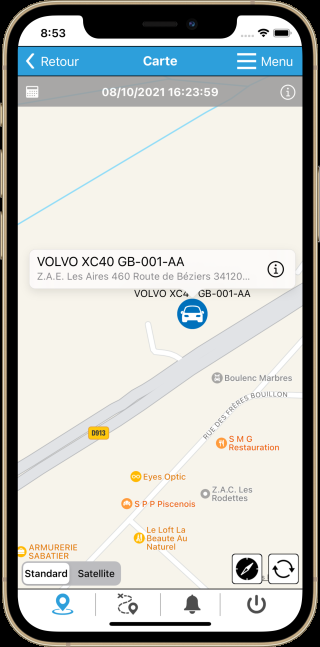 Localisation du traceur sur une carte avec une étiquette indiquant le modèle VOLVO XC40 GB-001-AA et un véhicule bleu supervisé.